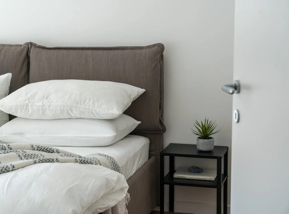 Bantal kamar